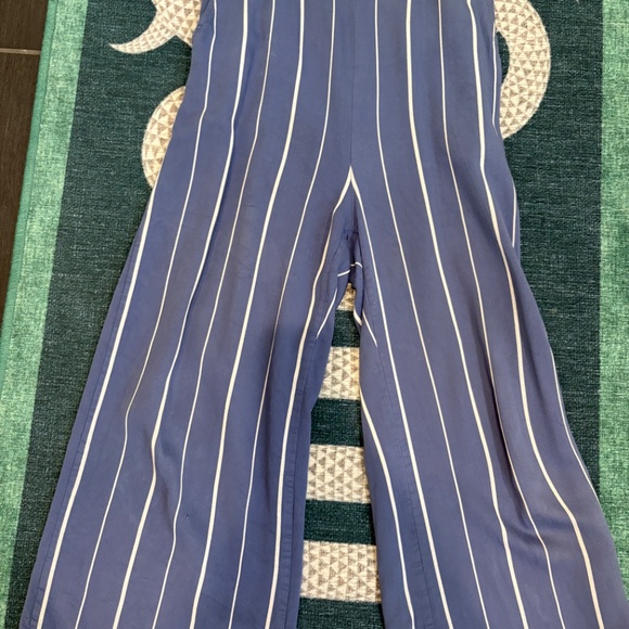 Blue and white Gap women’s jumpsuit - Picture 3 of 7